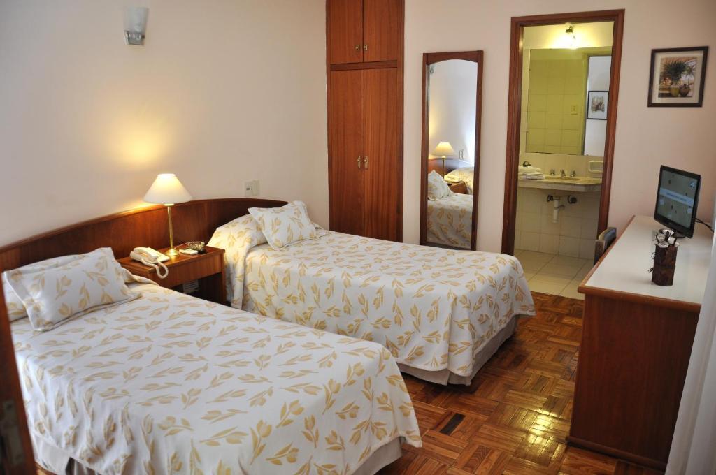 Hotel Los Cedros Salto Exterior photo